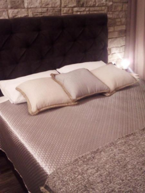 Lux Studio 1, Athen